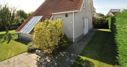 Detached Villa With Whirlpool and Dishwasher Near the Sea