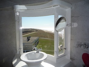 House | Bathroom