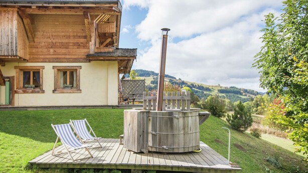 Pool - Pretty Apartment in a Separate Mountain Chalet (Notre-Dame-de-Bellecombe)