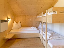 Chalet | 4 bedrooms, individually furnished, bed sheets