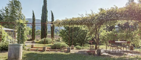 Cottage | Garden