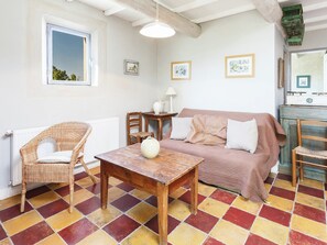 Cottage | Living room - Cottage in Oppede With Poolside Bliss (Oppede)