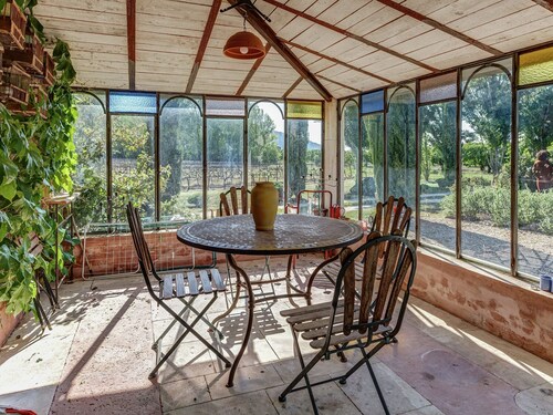Cottage in Oppede With Poolside Bliss