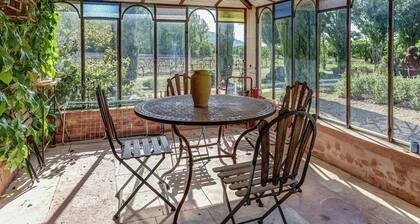 Cottage in Oppede With Poolside Bliss