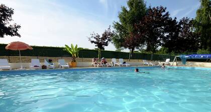 Semi-detached Bungalow With Microwave, in the Great Vendée
