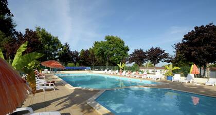 Semi-detached Bungalow With Microwave, in the Great Vendée
