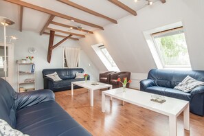 House | Living room - Inviting Farmhouse in 't Zand near Marine Museum (t Zand)