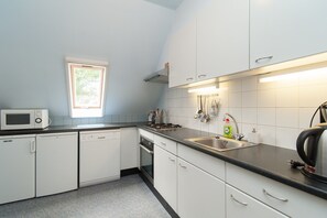 House | Private kitchen - Inviting Farmhouse in 't Zand near Marine Museum (t Zand)