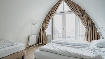 House | 1 bedroom, individually furnished, bed sheets