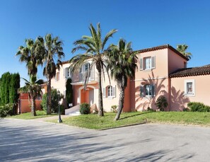 Exterior - Apartment in France With Pool & Quiet Setting (Grimaud)