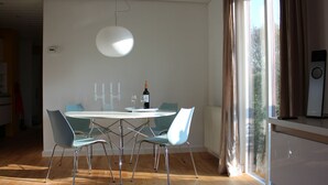 Dining - Charming Chalet in Goedereede With Garden (Goedereede)