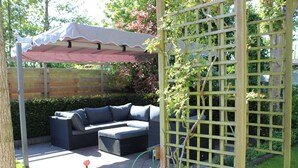 Chalet | Balcony - Charming Chalet in Goedereede With Garden (Goedereede)