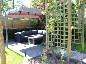 Chalet | Balcony - Charming Chalet in Goedereede With Garden (Goedereede)