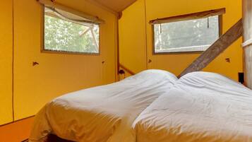Tent | 2 slaapkamers, individueel gemeubileerd, beddengoed