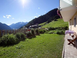 Garden - Apartment Near the Lake in Tyrol (Kappl)