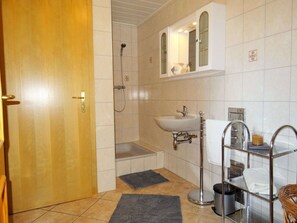 Apartment | Bathroom