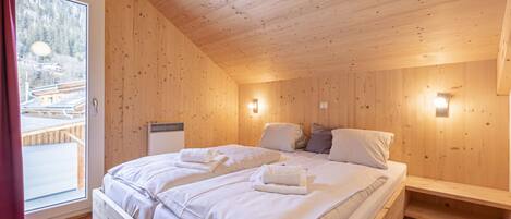 Chalet | 4 bedrooms, individually furnished