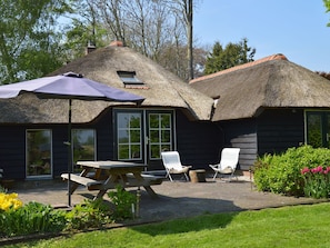 Balcony - Quaint Farmhouse in Giethoorn With Private Garden (Giethoorn)