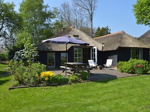 Exterior - Quaint Farmhouse in Giethoorn With Private Garden (Giethoorn)