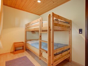 Chalet | 2 dormitorios y ropa de cama