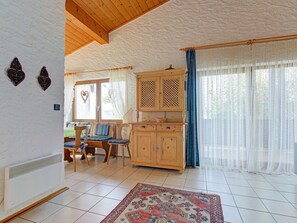 Chalet | Dining - Chalet in Iselsberg Stronach With a View of the Dolomites (Iselsberg-Stronach)