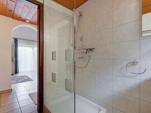 Chalet | Bathroom - Chalet in Iselsberg Stronach With a View of the Dolomites (Iselsberg-Stronach)
