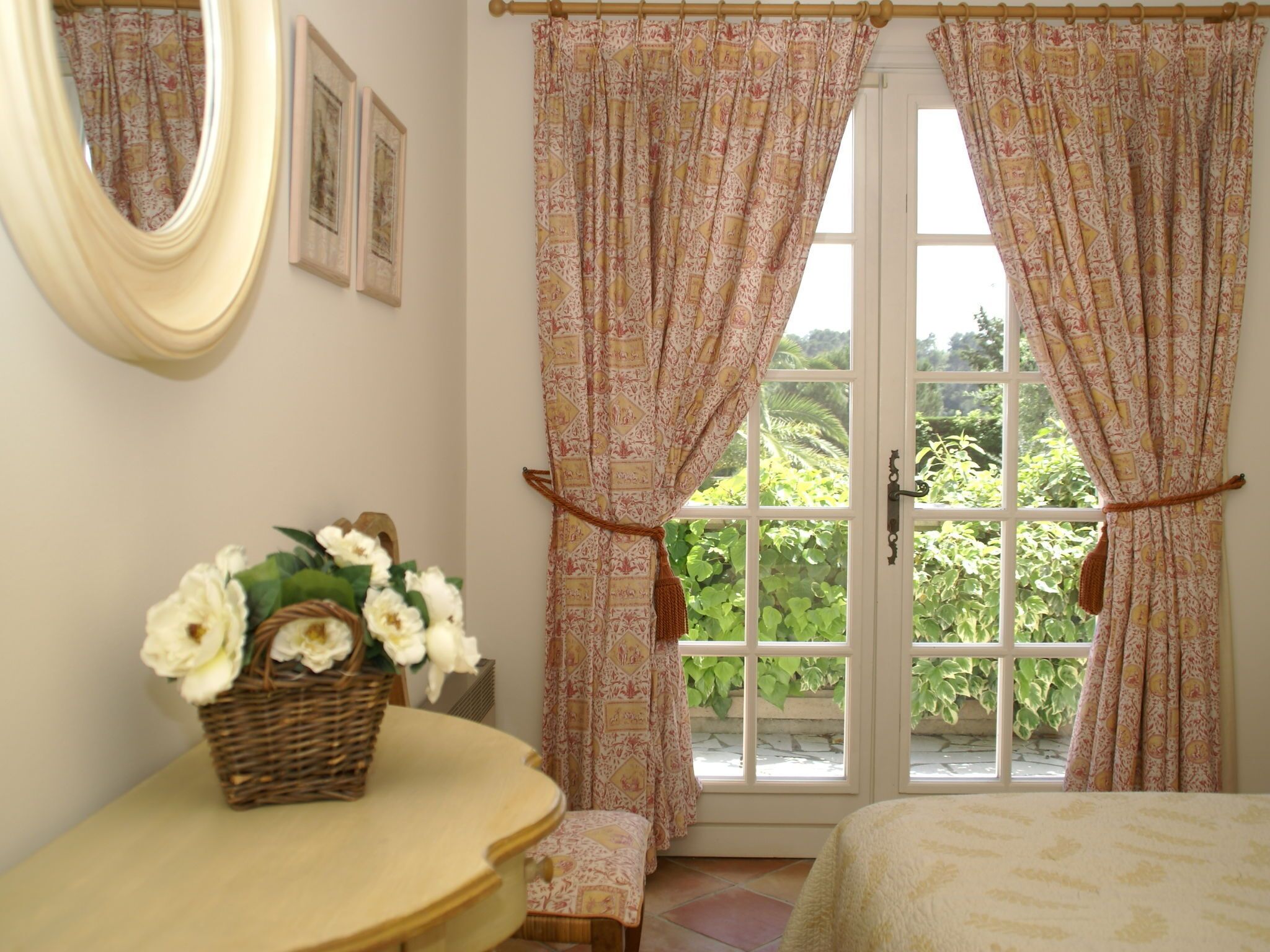 4 bedrooms, individually furnished, bed sheets