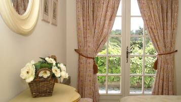 4 bedrooms, individually furnished, bed sheets