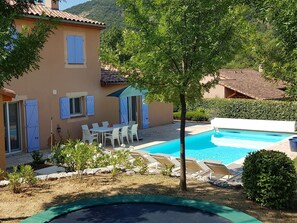 Outdoor pool - Elegant Villa in Les Mazes With Swimming Pool (Vallon-Pont-d'Arc)
