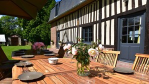 Balcony - Alluring Cottage in Asnières With Terrace (Asnieres)