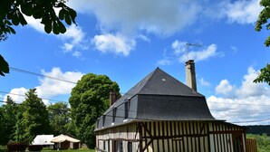 Exterior - Alluring Cottage in Asnières With Terrace (Asnieres)