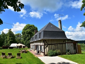Exterior - Alluring Cottage in Asnières With Terrace (Asnieres)