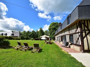 Exterior - Alluring Cottage in Asnières With Terrace (Asnieres)