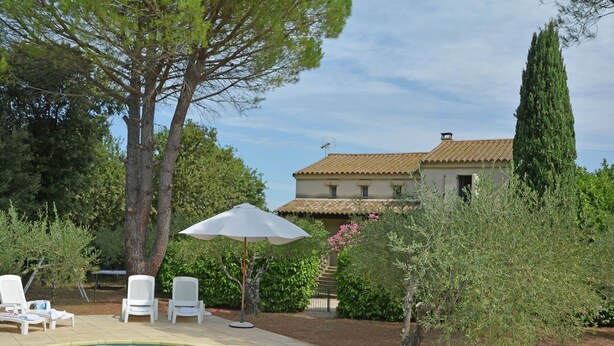 Villa | Exterior - Cozy Villa in Flaux With Swimming Pool (Flaux)