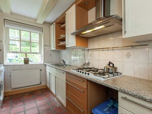 Coffee/tea maker, fridge, microwave, stovetop - Stylish Holiday Home with Box Bed near Lake Veere (Veere)