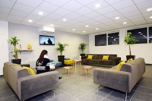 Reception - Retreat Steps From Ski Lifts (Auris)