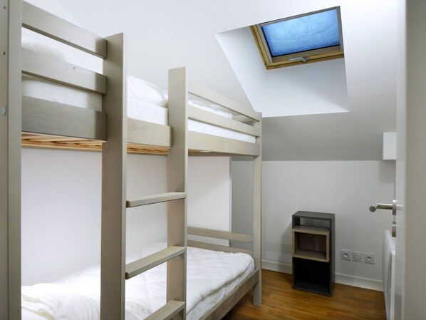 Chalet | Room amenity - Retreat Steps From Ski Lifts (Auris)