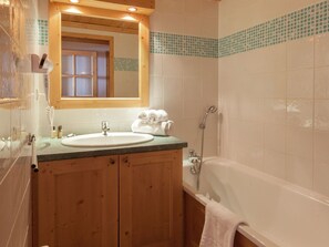 Apartment | Badezimmer | Haartrockner, Handtücher
