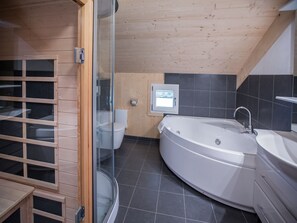 Shower, towels - Cozy Chalet near Ski Area in Klippitztörl (Bad Sankt Leonhard im Lavanttal)