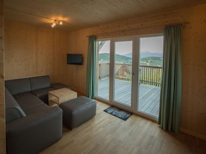 Chalet | Living room | Fireplace - Cozy Chalet near Ski Area in Klippitztörl (Bad Sankt Leonhard im Lavanttal)