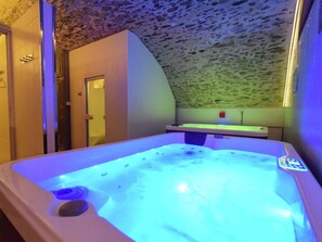 Spa - Luxury Cottage in Saint-médard-d'excideuil With Pool (Saint-Medard-d'Excideuil)