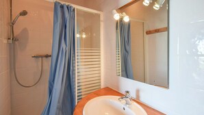 Douche, serviettes fournies