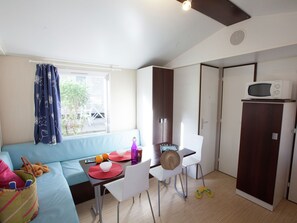 Mobile Home | Living room - Well-kept Mobilehome With Combi-microwave, Beach at 5 km (Frejus)