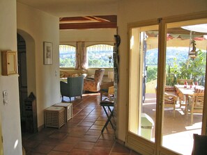 Reception - Modern Villa in Carcès With Swimming Pool (Carces)