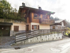 Exterior - Rental for 14 People in Beautiful ski Area Between Mountains and Nature (Les Gets)