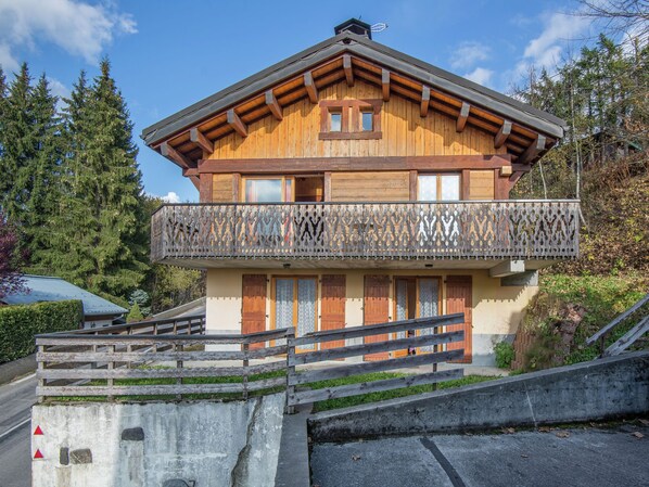 Exterior - Rental for 14 People in Beautiful ski Area Between Mountains and Nature (Les Gets)