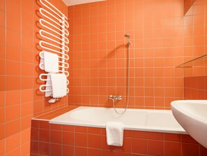 Bathtub, hair dryer, towels - Homely Apartment in Bad Kleinkirchheim (Bad Kleinkirchheim)