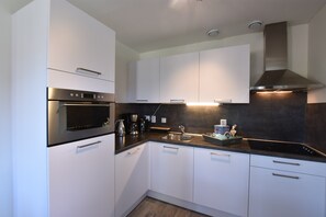 Private kitchen - Holiday Home in Breskens Near Beach (Breskens)