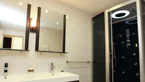 House | Bathroom | Jetted bath, towels - Modern Holiday Home in Phalsbourg With Heated Pool (Phalsbourg)