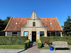 Chalet | Exterior - Comfy Chalet with Dishwasher near Wadden Sea (Hippolytushoef)